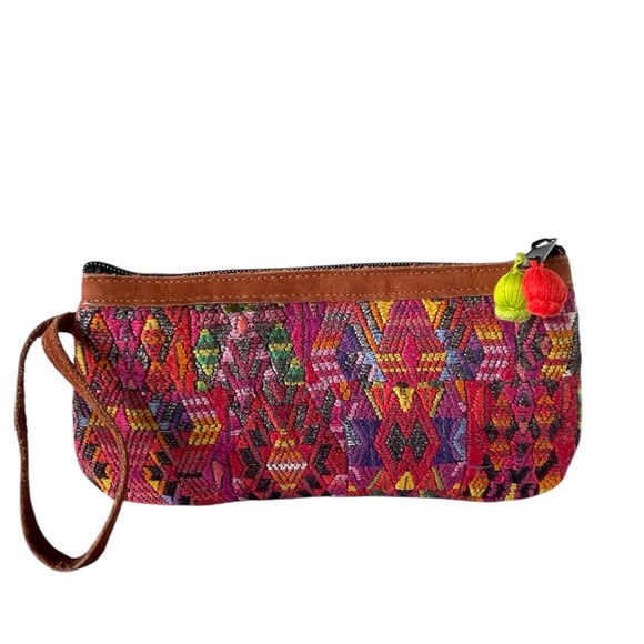 Handmade Guatemalan Wristlet - Picture 4 of 6